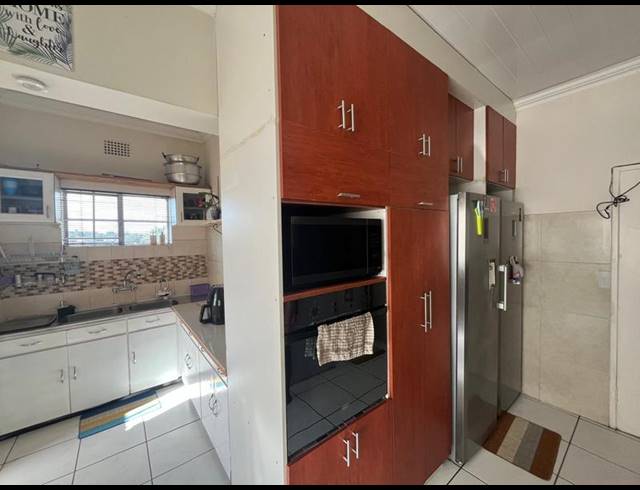 6 BEDROOM HOUSE FOR SALE IN ORANGE GROVE